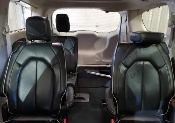 Chrysler Pacifica cena 106000 przebieg: 94681, rok produkcji 2022 z Daleszyce małe 67